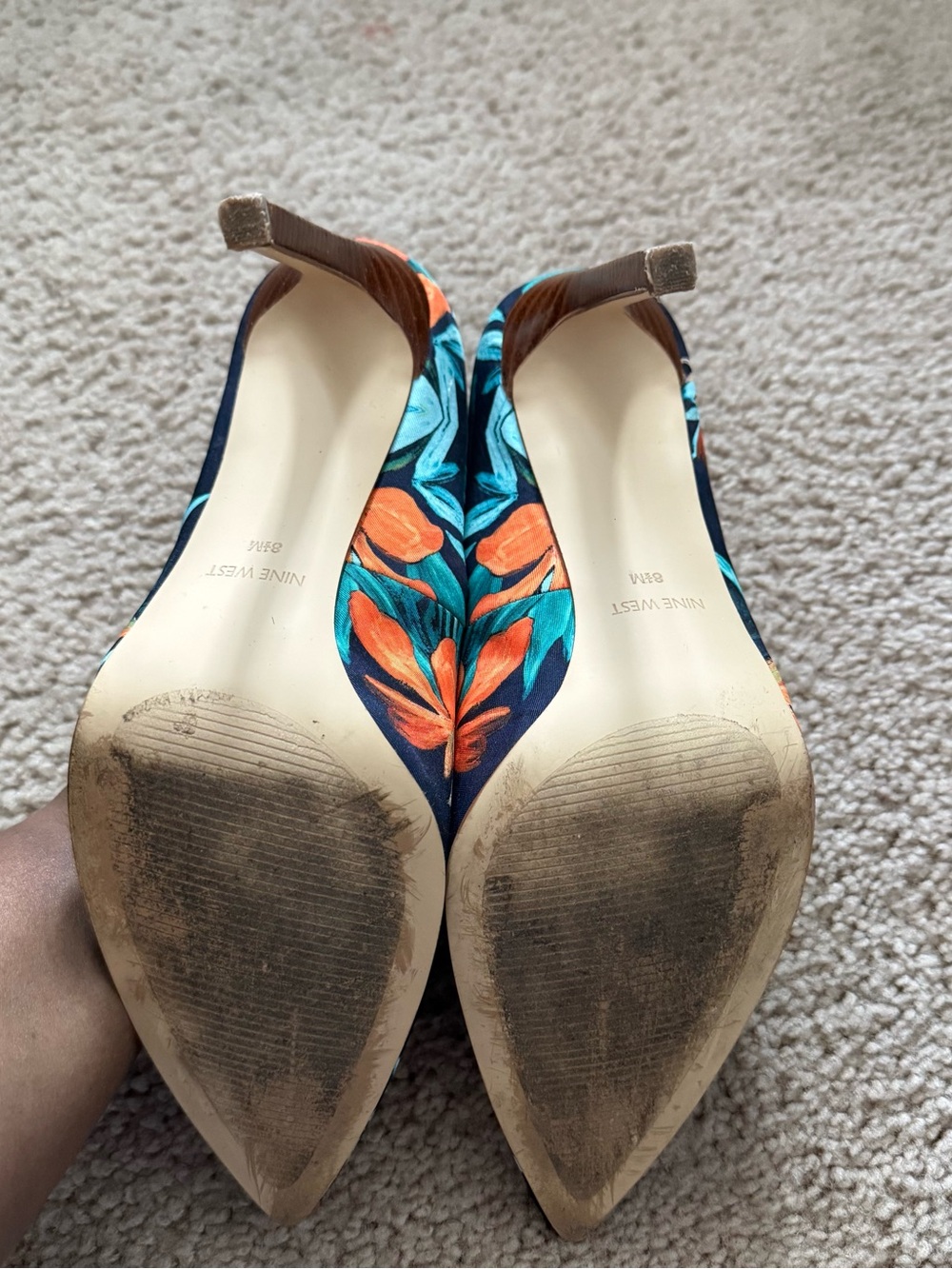 Pre-Owned Navy Floral Nine Wesr Pointed-Toe High Heel Pump - Picture 6 of 6